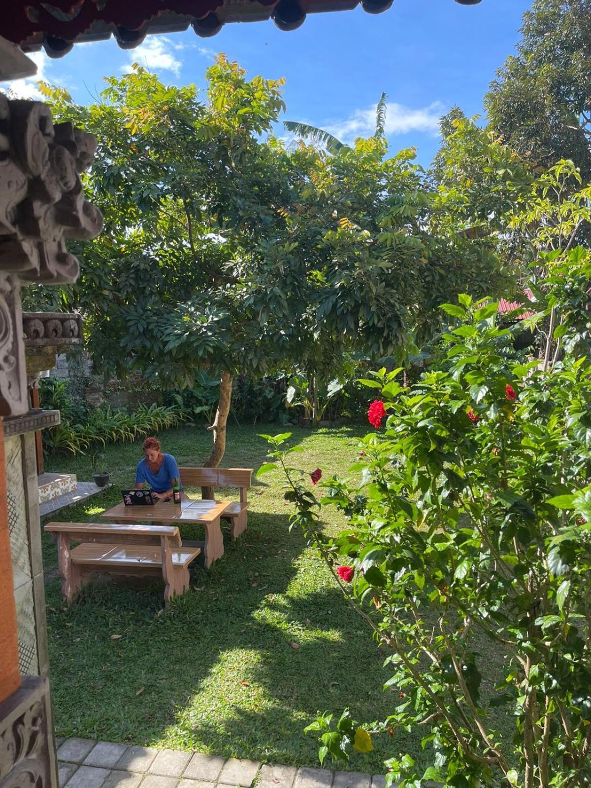 Raditya Homestay Mambat Екстериор снимка